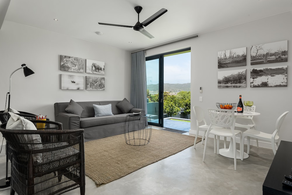 Luxury Apartment, 2 Bedrooms, Balcony, Partial Ocean View (Moremi) photo 2