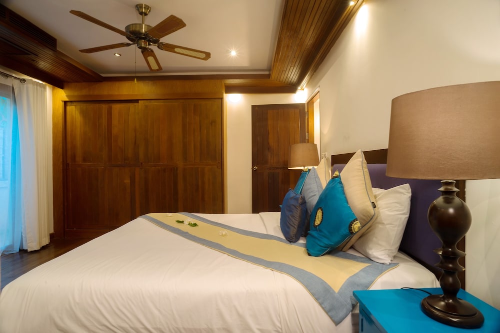3-Bedroom Villa with Private Pool (Baan Tawan)