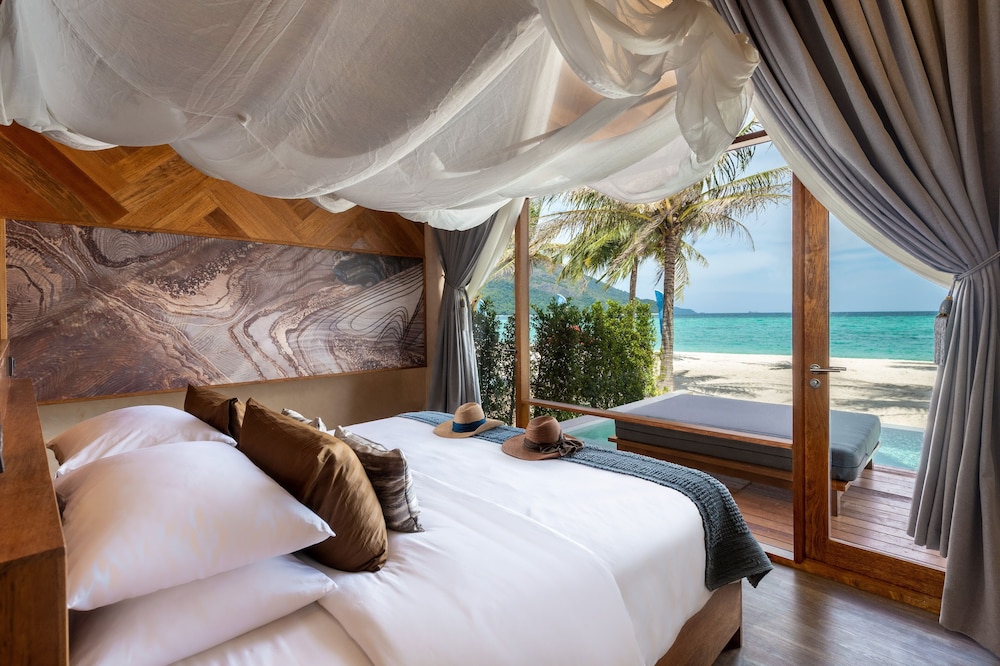 Sand Beachfront Pool Villa - Photo 14