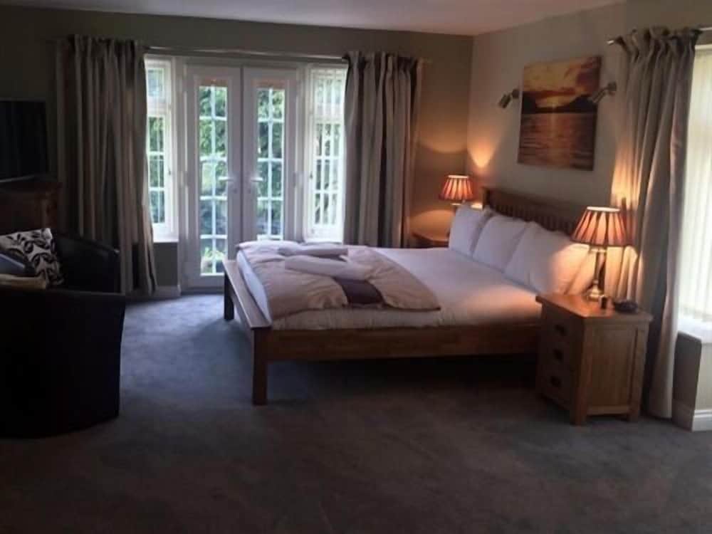 Suite (Oak Suite)