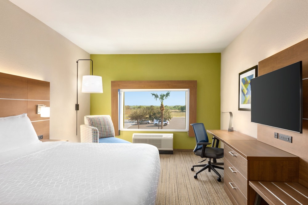 Standard Room, 1 King Bed - Photo 1