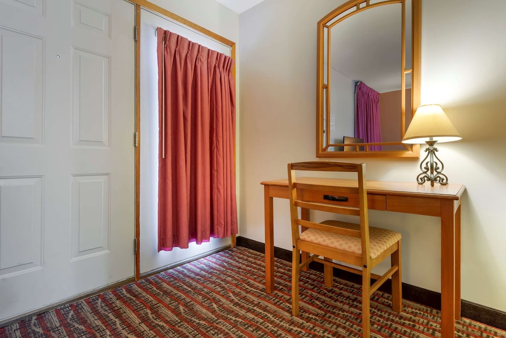 Room, 1 Queen Bed, Non Smoking photo 2