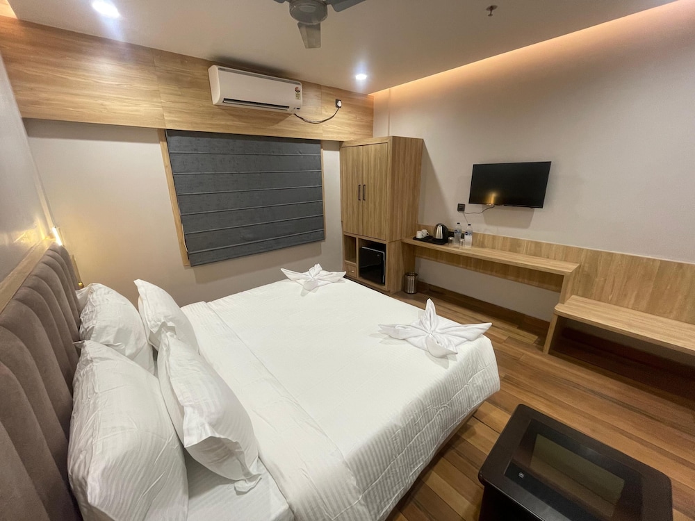 Deluxe Double or Twin Room photo 2