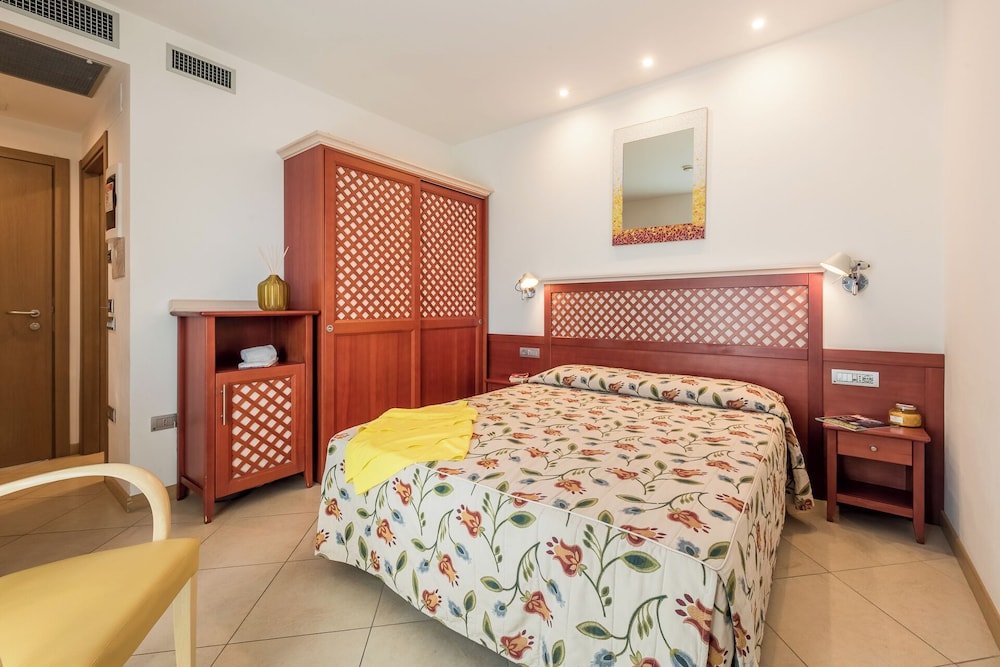 Exclusive Double or Twin Room, Balcony, Pool View