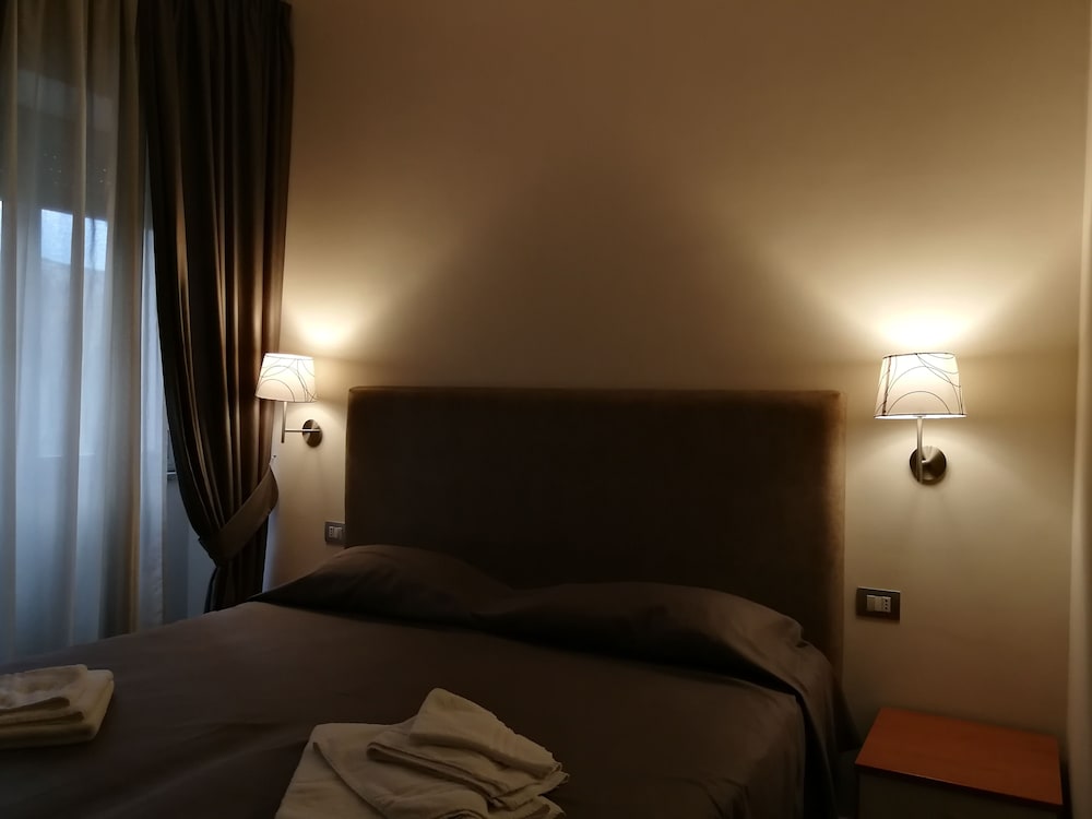 Standard Double or Twin Room photo 3