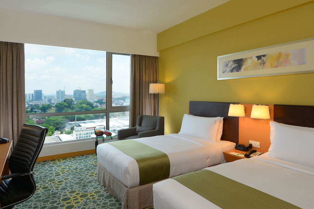 Standard Room, Multiple Beds, City View photo 3