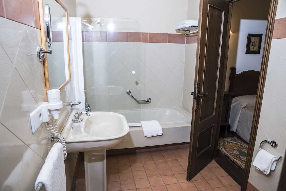 Habitación Triple (2 adultos + 1 niño)
