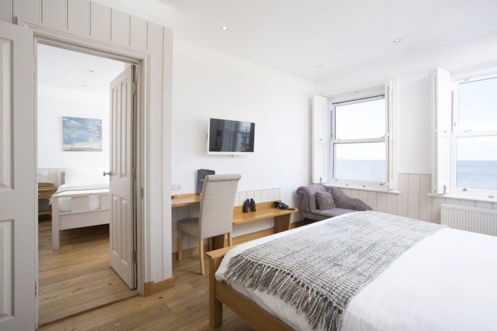 Deluxe Double Room, 1 Double Bed, Beach View photo 2