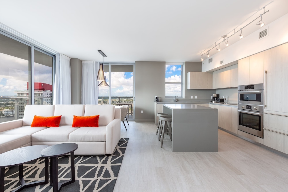 Luxury Suite, 3 Bedrooms, Kitchen, Partial Ocean View