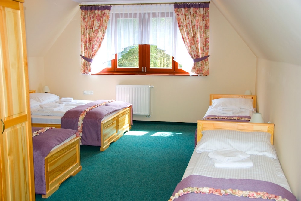 Room (5 adults)