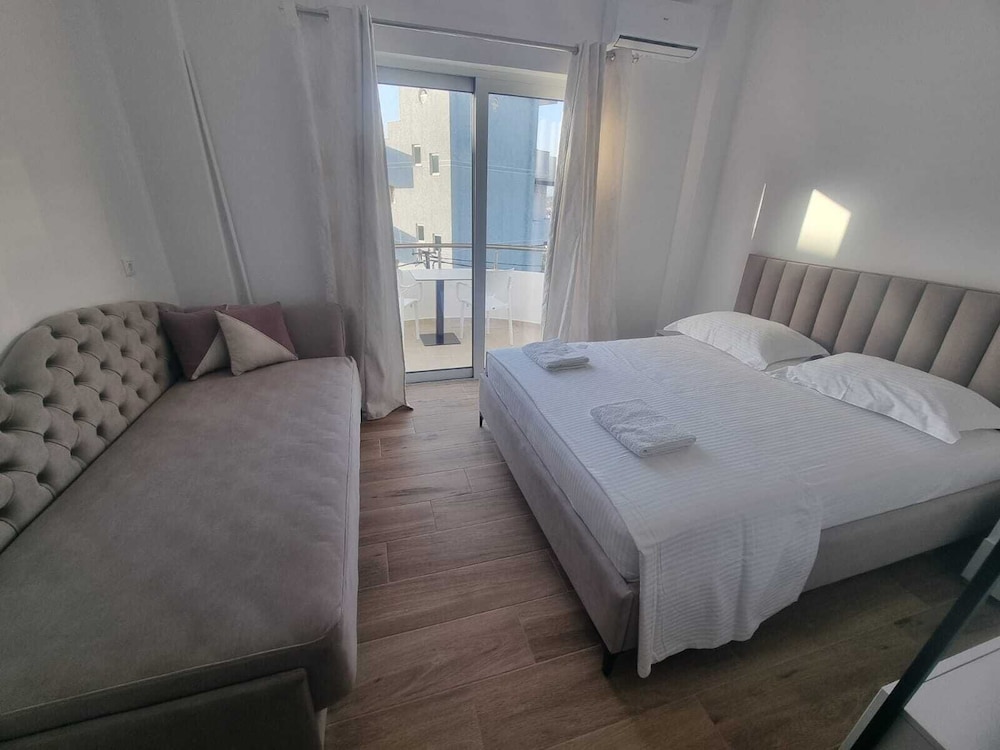 Triple Room, Balcony