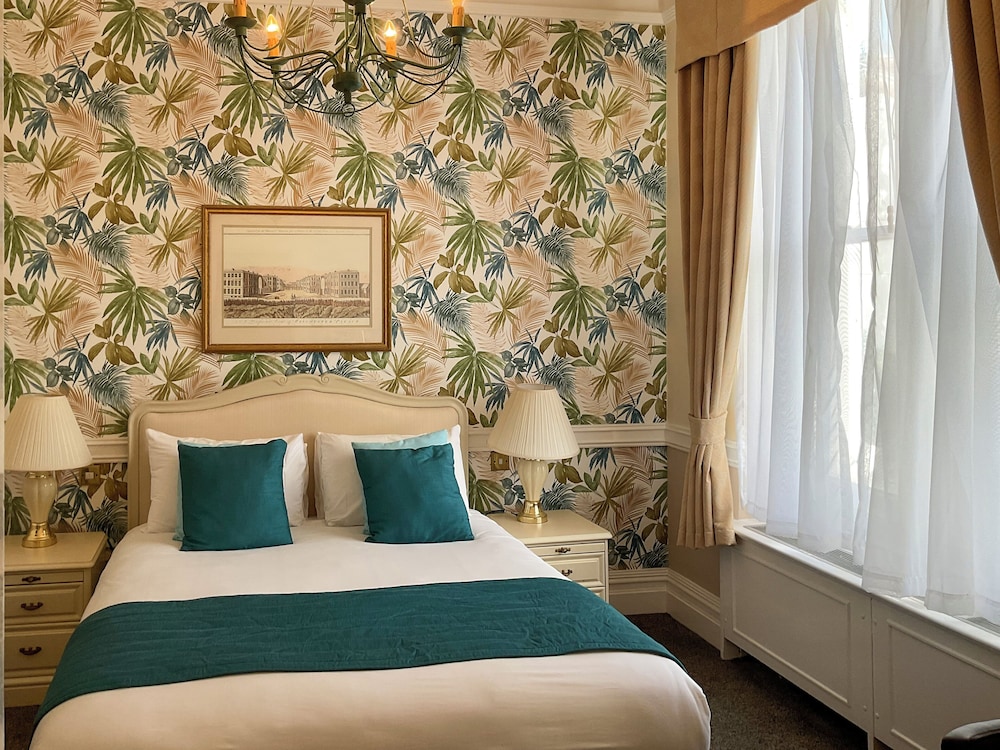 Suite - Photo 1