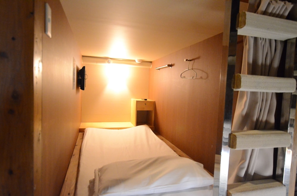 Male Dormitory Room, Upper Bed photo 3