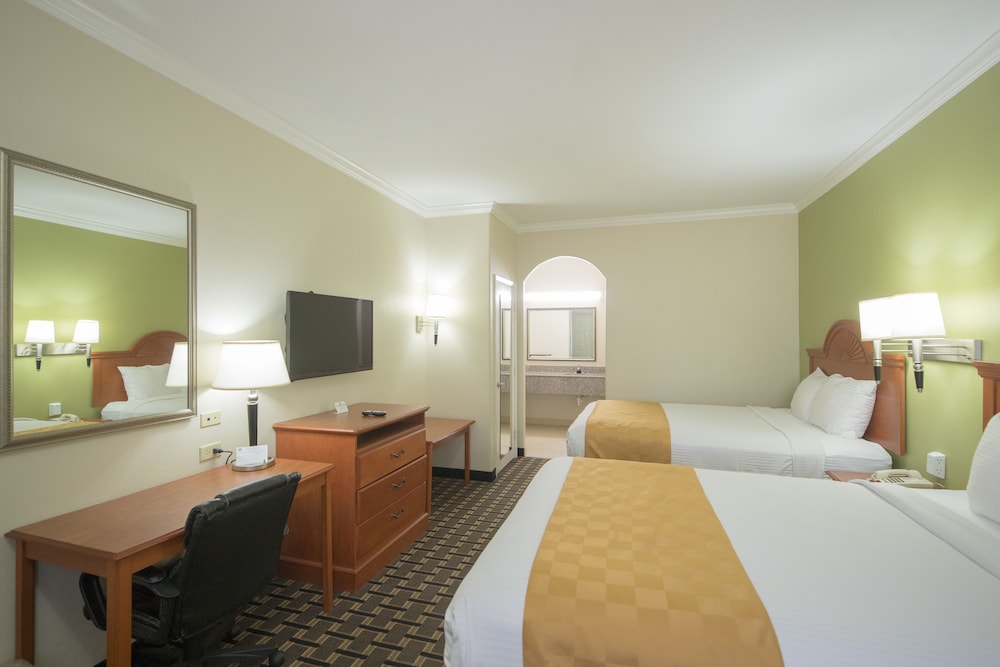 Deluxe Room, 2 Queen Beds, Non Smoking, Refrigerator & Microwave - Photo 3