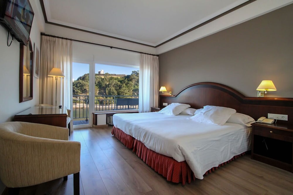 Club Room, Sea View (Silken)