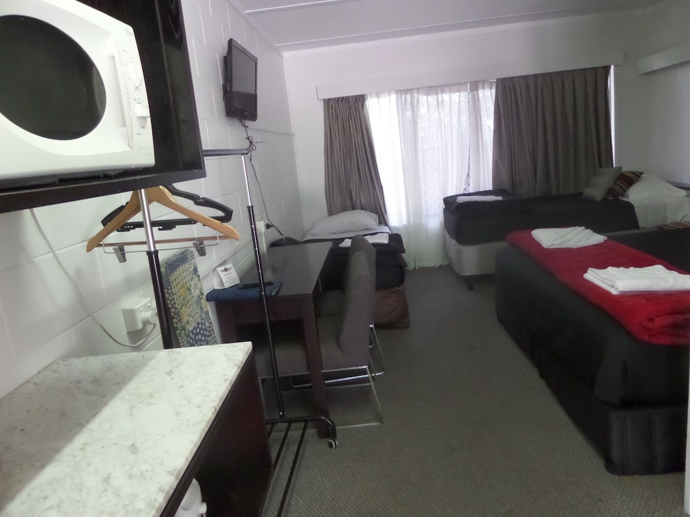 Family Room, 1 Bedroom, Non Smoking, Kitchenette (Large Room) photo 3
