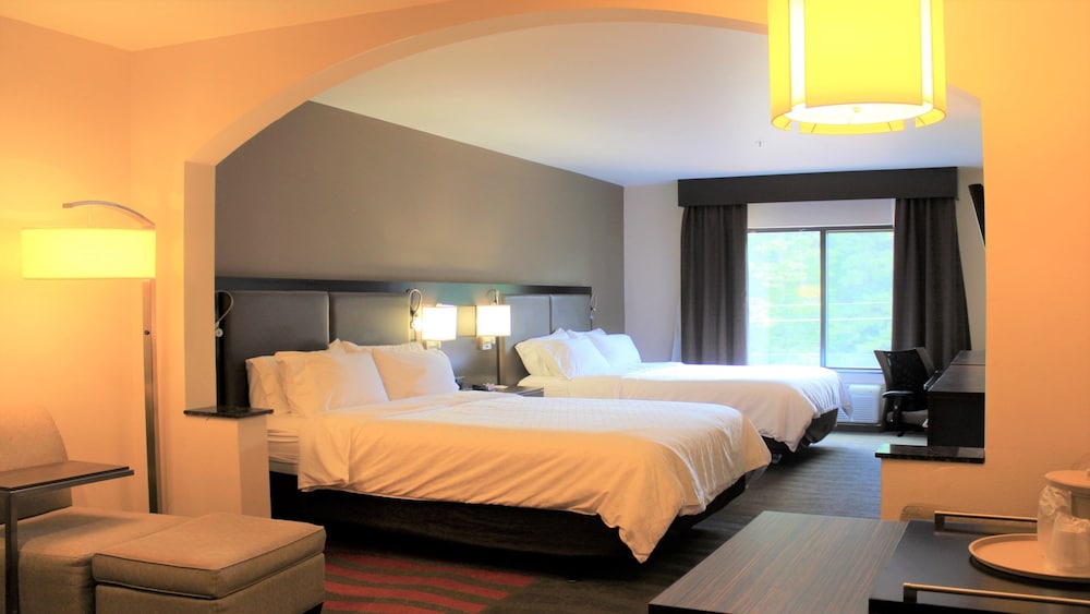 Suite, 2 Queen Beds (Additional Living Area) - Photo 2