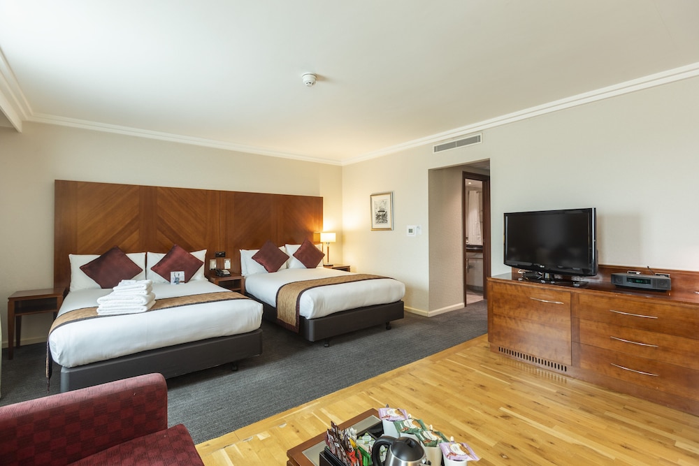 Junior Suite, 2 Double Beds - Photo 3