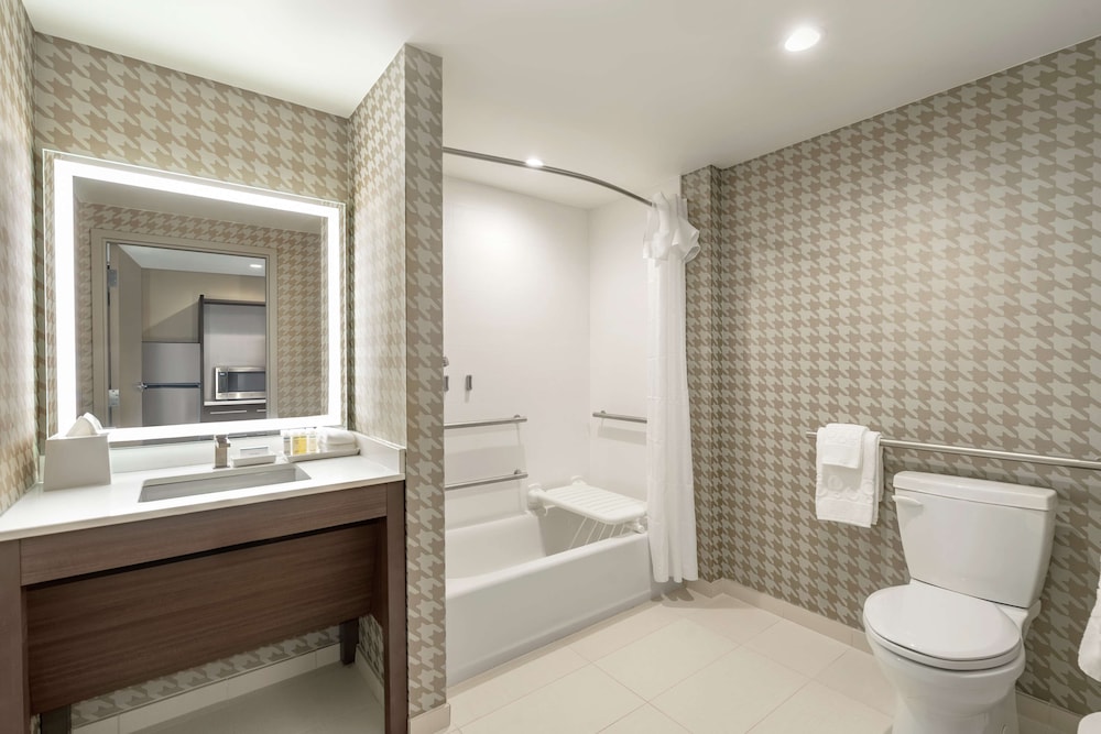 Suite, 1 King Bed, Accessible (Hearing) - Photo 3
