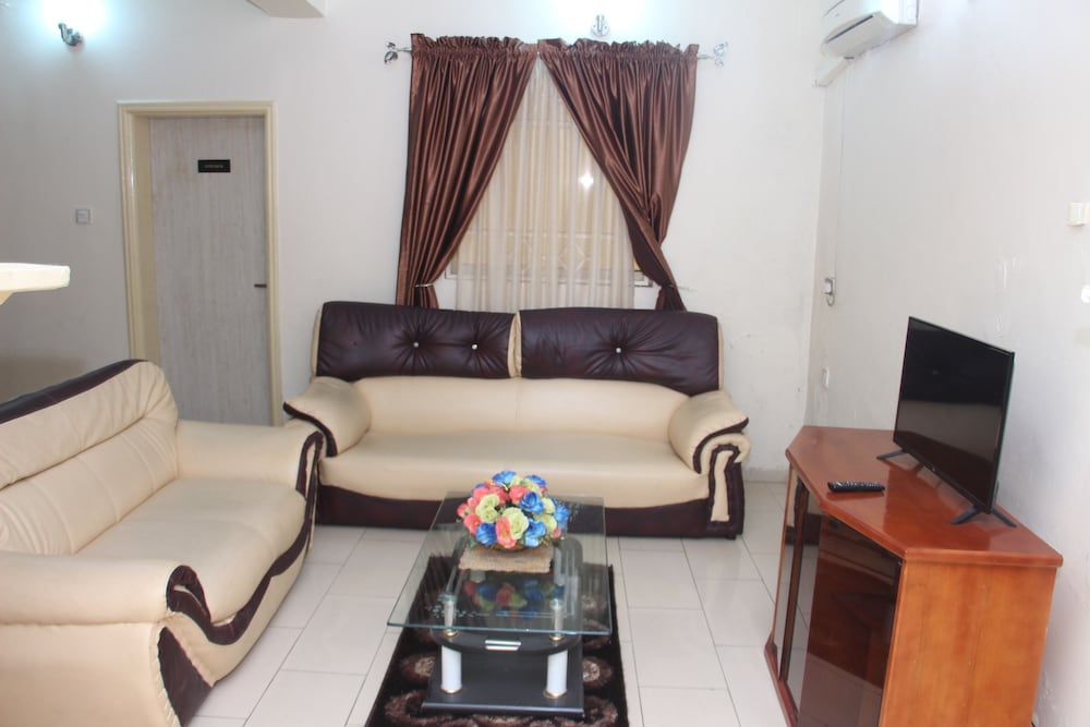 Luxury Apartment, 3 Bedrooms - Photo 5