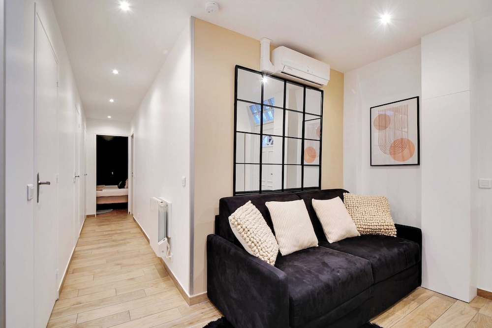 Apartment photo 2