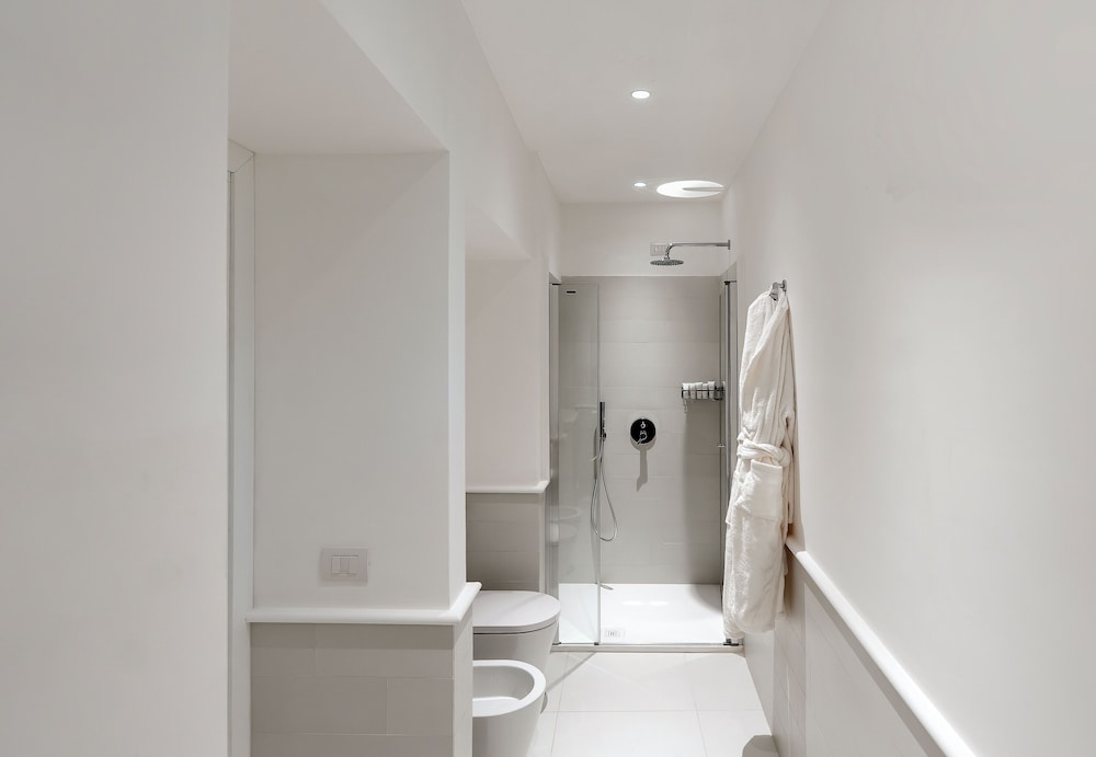Exclusive Suite, 2 Bedrooms - Photo 8