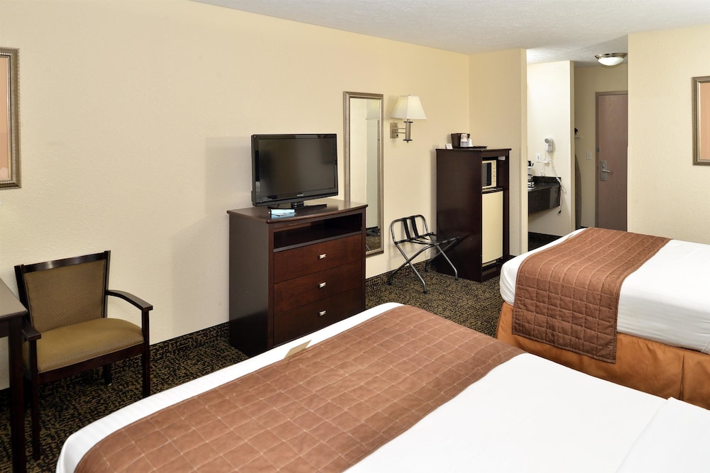 Standard Room, 2 Queen Beds, Non Smoking, Refrigerator & Microwave - Photo 5
