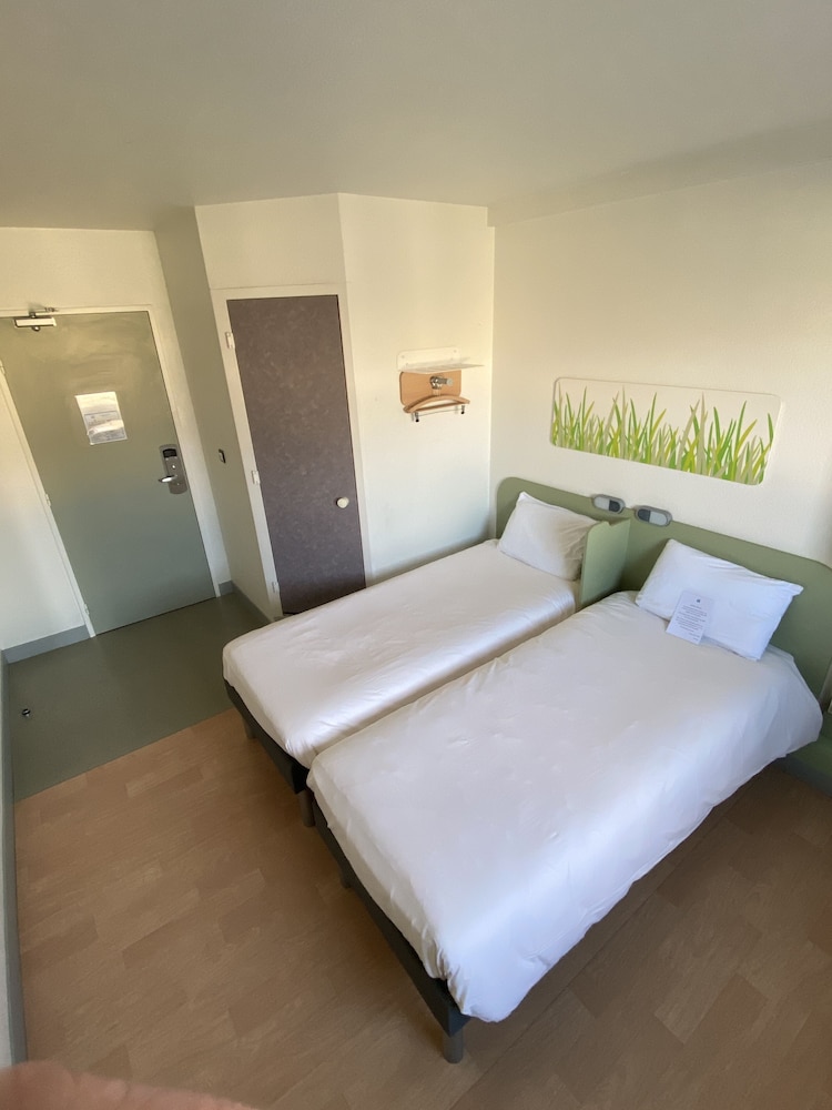 Twin Room, 2 Twin Beds photo 3
