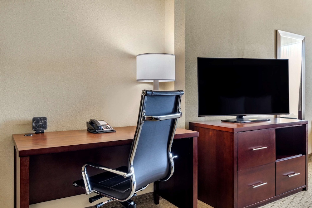 Suite, Multiple Beds, Non Smoking - Photo 3
