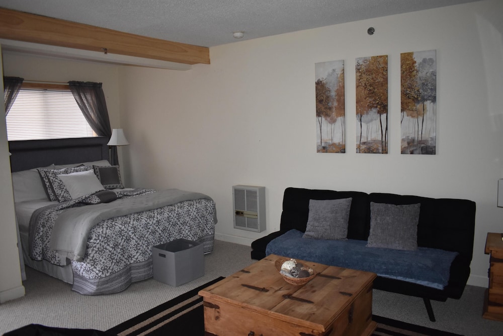Studio, Multiple Beds (Sugar Ski & Country Club Unit 10-702 ) photo 1