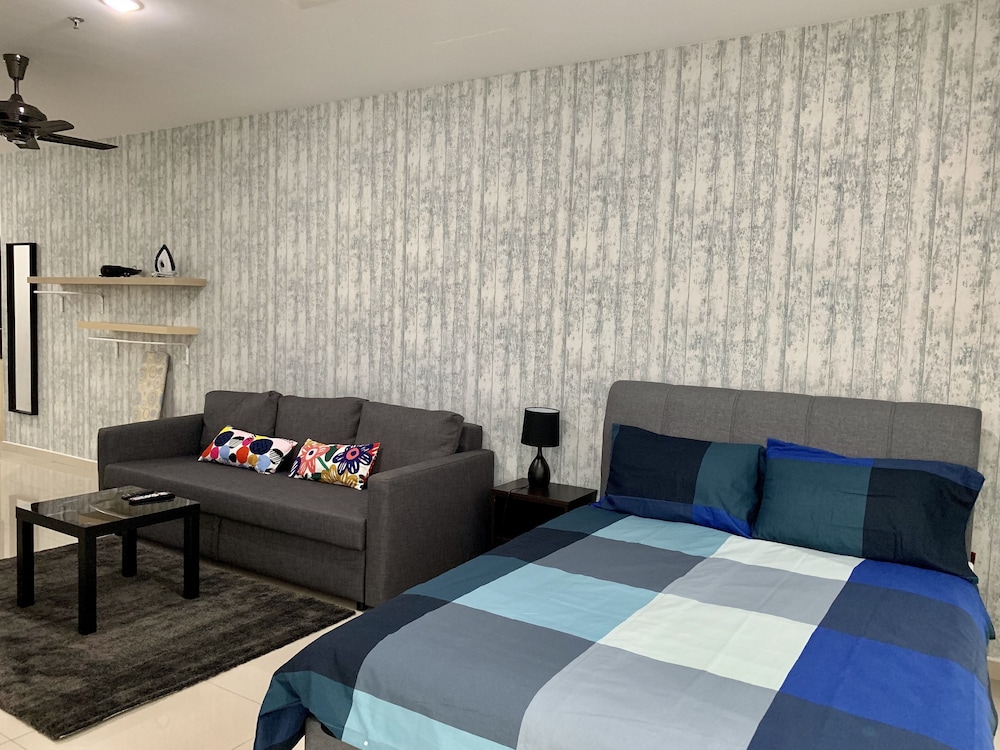Deluxe Studio Suite photo 2