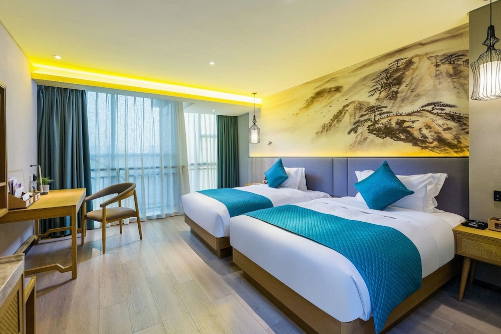 Classic Twin Room, City View