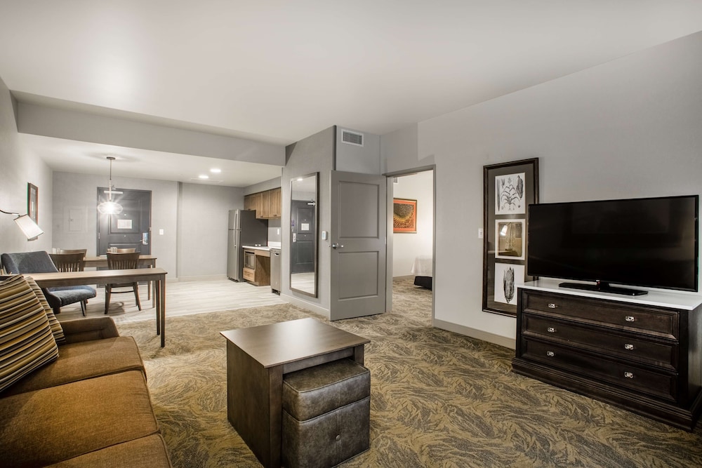 Suite, Multiple Beds, Accessible (Mobility & Hearing, Roll-in Shower)