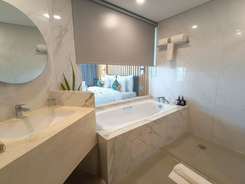 Suite Room - Photo 5