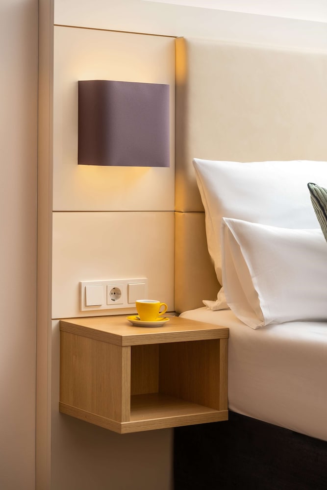 Deluxe double room garden side