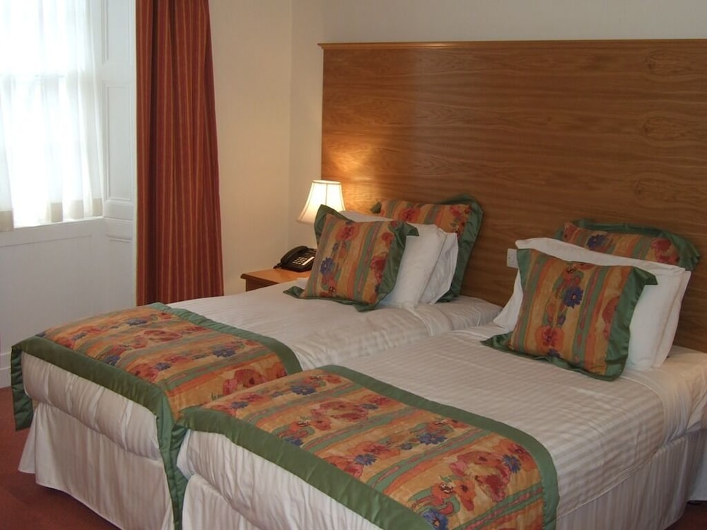 Twin Room, Ensuite (Single Beds) photo 2