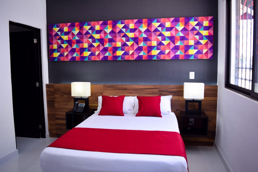 Deluxe Room, 1 Queen Bed photo 2