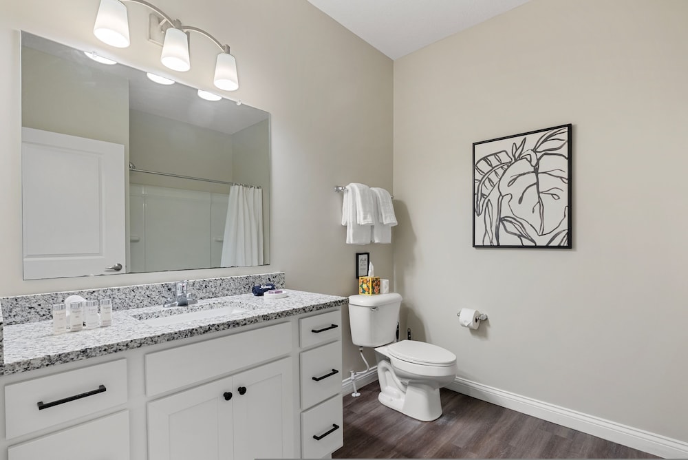 Powell Retreat Attached Garage Walk-in Shower, 사진 10