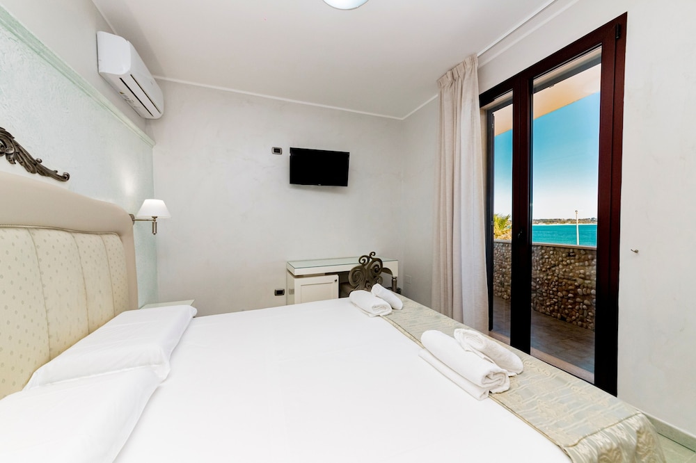 Superior Room, Balcony, Sea View photo 1