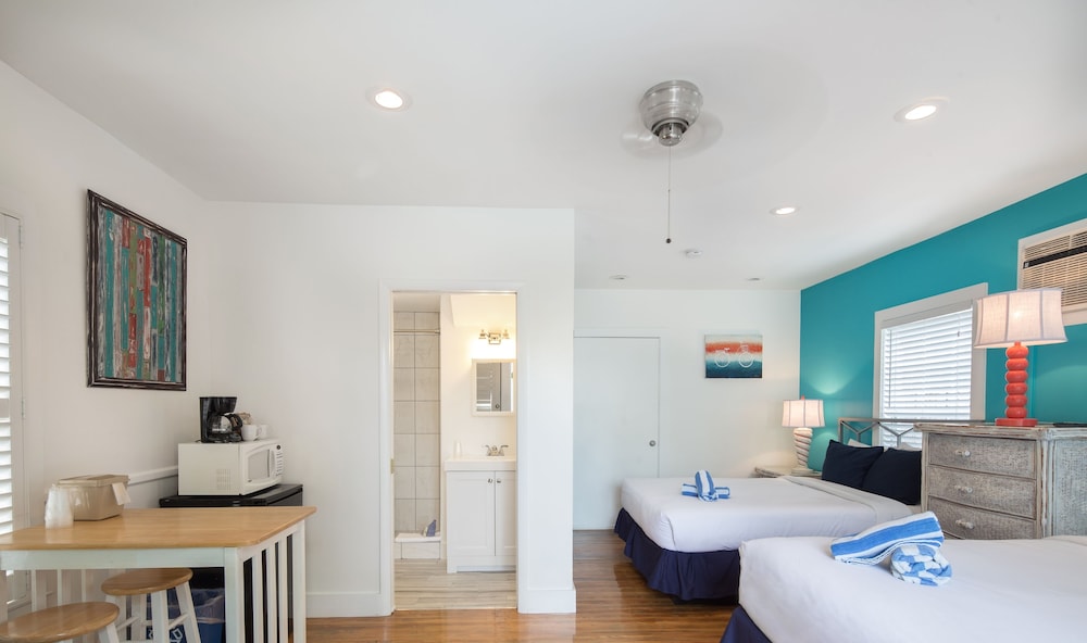 Deluxe Room 2 Queen Beds At Olivia By Duval, 511 Olivia Street
