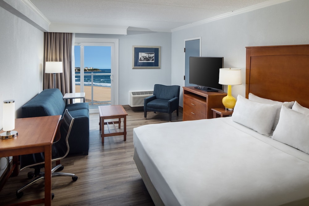 Ocean Front, 1 King Bed, Balcony photo 1