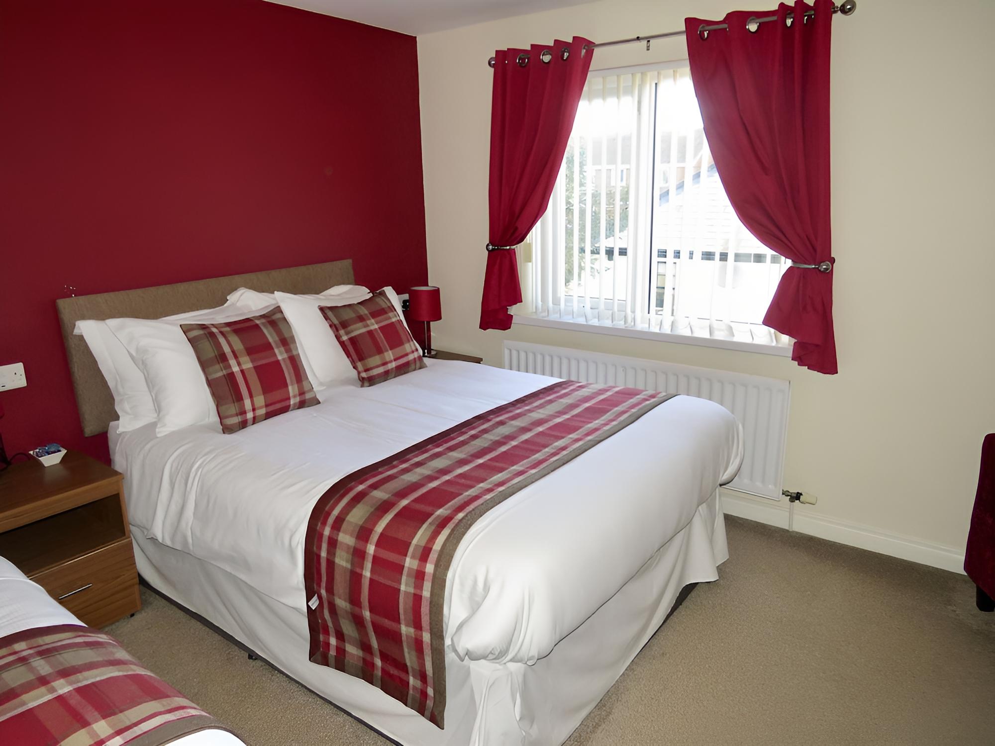 Double Room, Ensuite (with Extra Bed - Room 1) photo 3