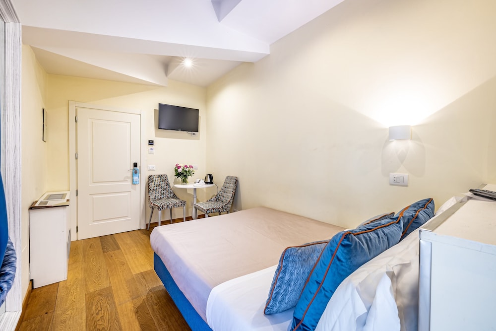 Basic Double Room - Photo 10