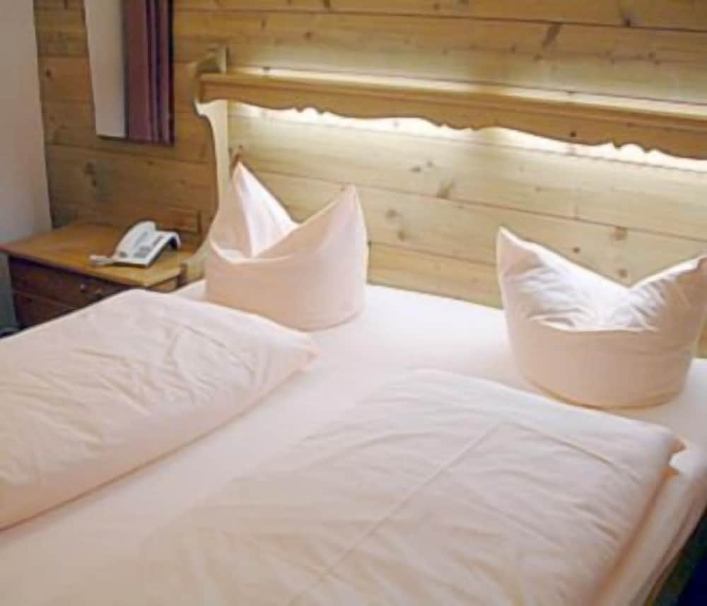 Double Room Alpspitze: 16 Square Meters photo 3