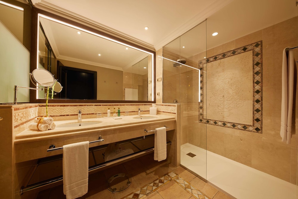 Junior Suite Fron Ocean View (1 Adult) photo 3