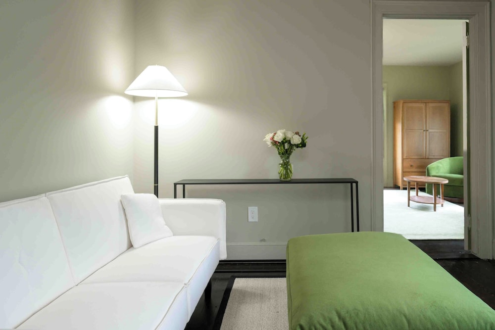 Chapman House Duke Suite, Green Room photo 3