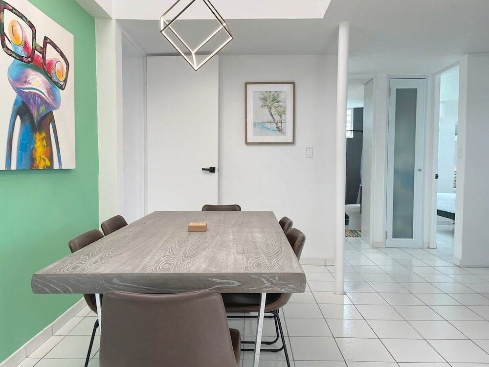 House, 4 Bedrooms photo 2