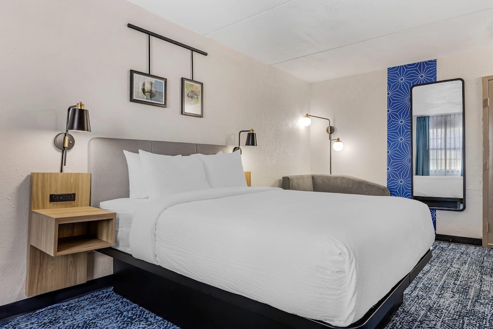Room, 1 Queen Bed, Non Smoking (Efficiency)