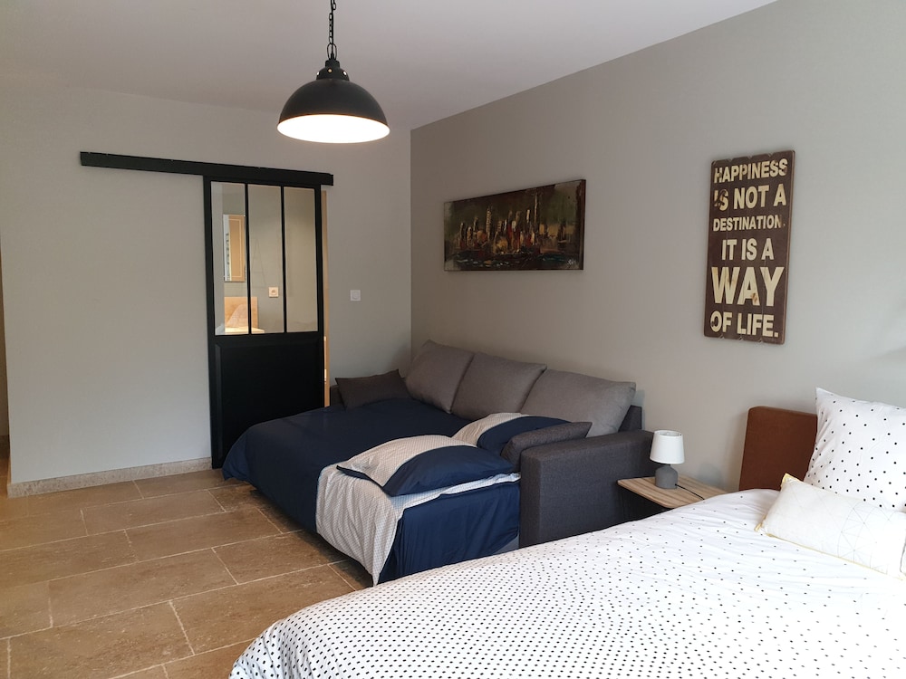 Family Room - Photo 2