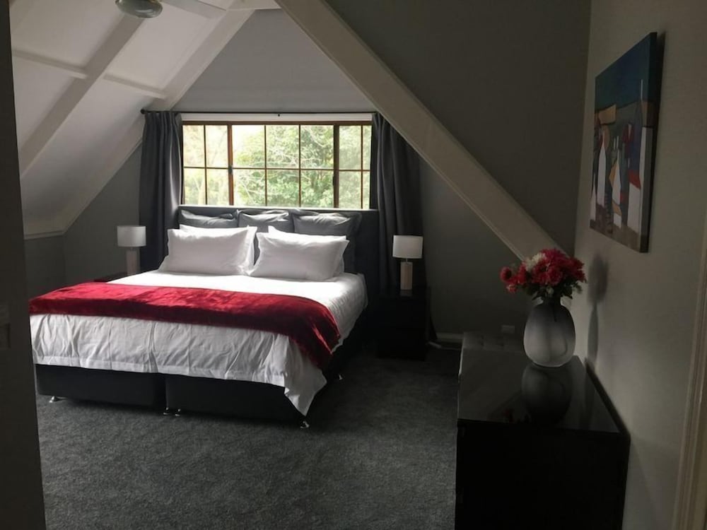 House, 5 Bedrooms photo 3